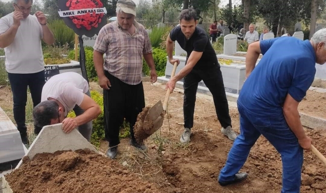 Milli futbolcunun babası vefat etti   