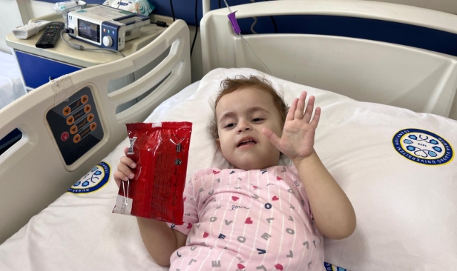 Minik Zeynep yaşama tutundu