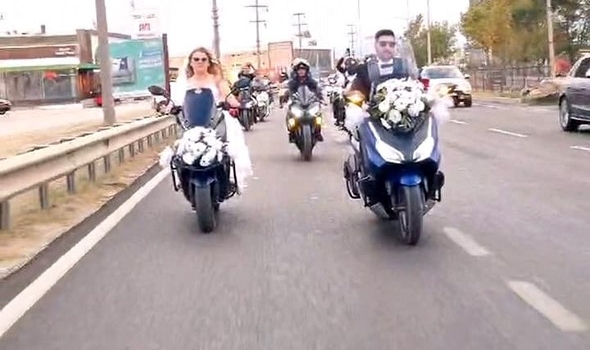 Motosiklet tutkunu çiftin düğün konvoyu