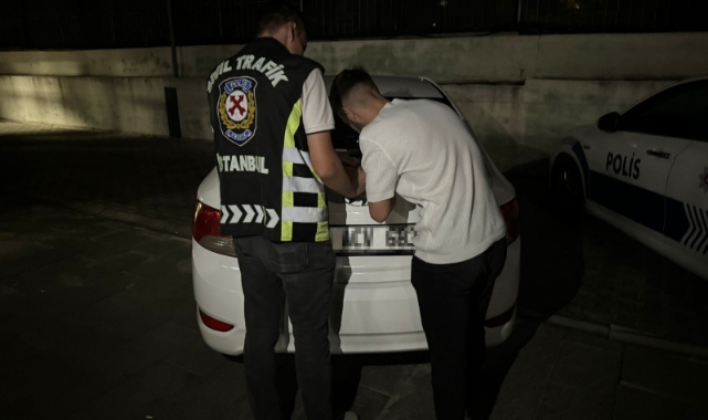 Motosikletle akrobasi hareketler pahalıya patladı!