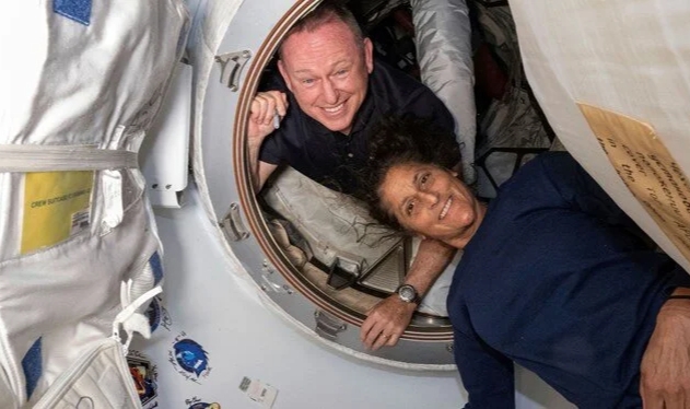 NASA, uzayda mahsur kalan iki astronotun Dünya'ya ne zaman döneceğini açıkladı