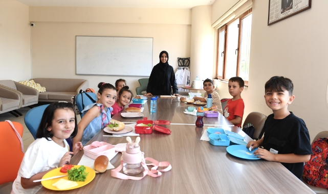 Osmangazi’nin atölyelerinde çocuklar hayatı öğreniyor