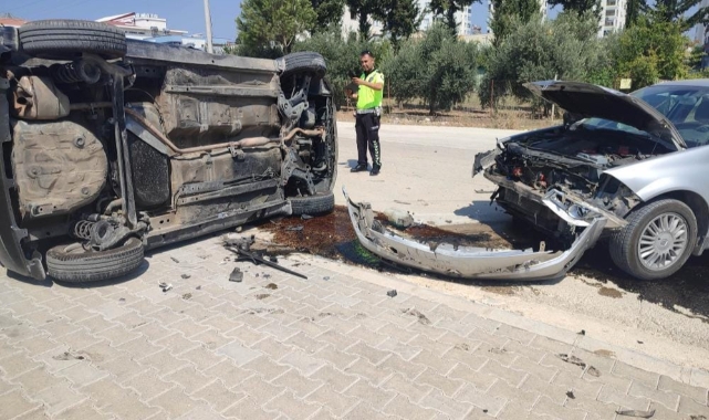 Osmaniye’de iki otomobil çarpıştı