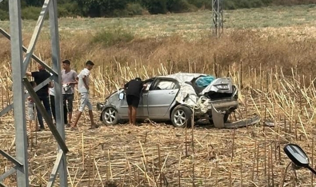 Osmaniye'de otomobil tarlaya uçtu! 2 yaralı   