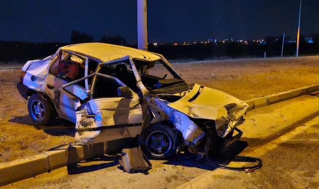 Otomobil ile kamyon çarpıştı! 2 ölü