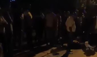 Otomobil ile motosiklet çarpıştı
