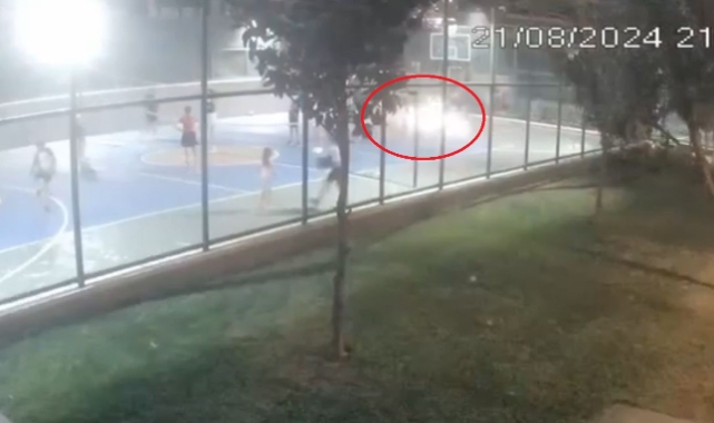 Sahaya atılan cisim paniğe sebep oldu