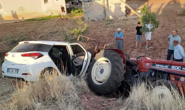 Şanlıurfa'da otomobil ile traktör çarpıştı