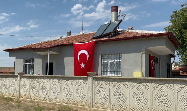 Şehidin baba ocağına Türk bayrağı asıldı