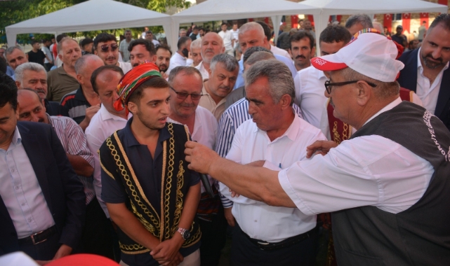 Sinop'ta bir ilk: 22 yaşında 480 bin TL'ye güreş ağası oldu