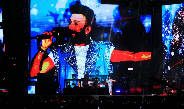 Tarkan ve Ceza, Antalyalı hayranlarıyla buluştu