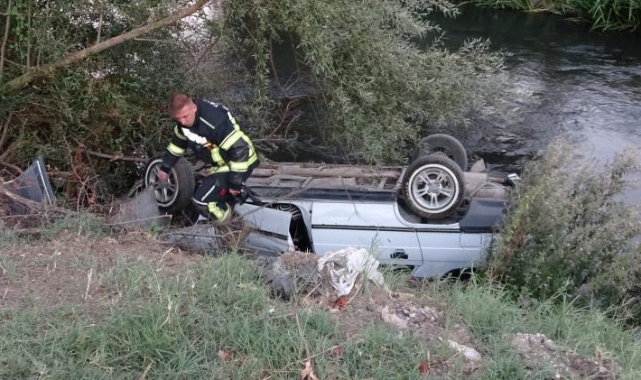 Tavşanlı'da otomobil çaya uçtu: 2 yaralı