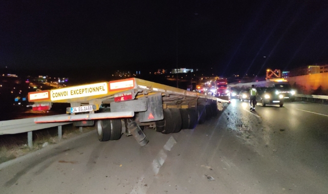 TIR 3 metre yükseklikten karşı şeride uçtu!