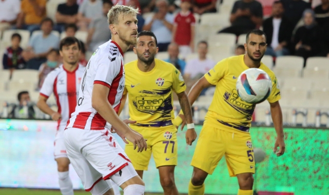 Trendyol Süper Lig: Sivasspor: 0 - Eyüpspor: 1 (İlk yarı)