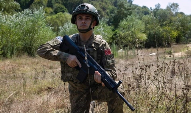 Türk askerinden Kosova-Sırbistan sınırında devriye!