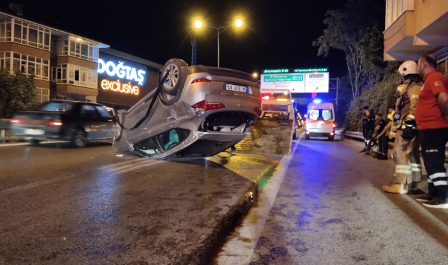 Üsküdar'da kontrolden çıkan otomobilin çarptığı araç takla attı