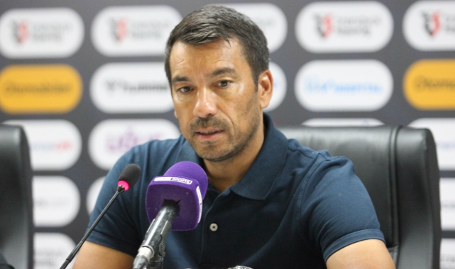 Van Bronckhorst: “İstanbul’a galibiyetle döndüğümüz için mutluyuz"