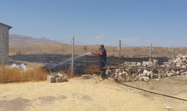 Van’da anız yangını