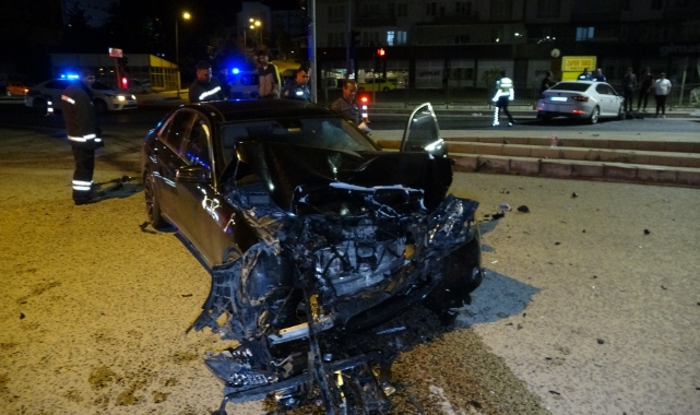 Yozgat’ta iki otomobilin çarpıştığı kazada 6 kişi yaralandı