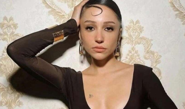 Zeynep Bastık beyaz bikinisiyle poz verdi!