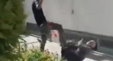 75 yaşındaki adamı acımasızca darp etti
