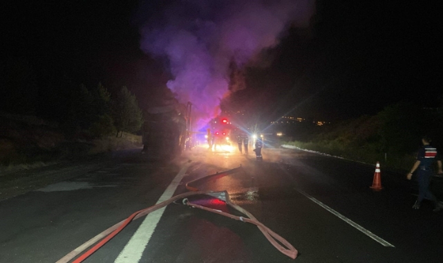 Ankara’da TIR alev alev yandı