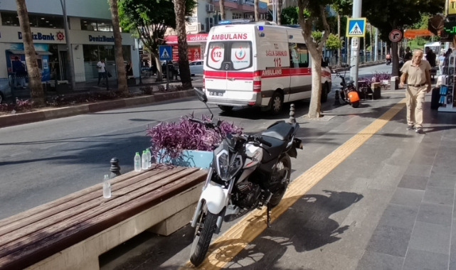 Antalya'da ani fren yapan motosiklet devrildi