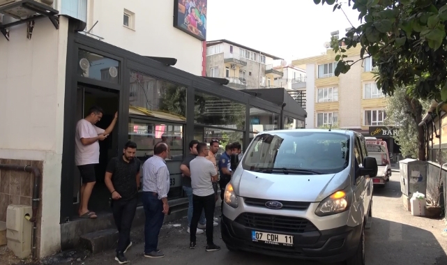 Aşçı olarak çalıştığı mutfakta kanlar içerisinde ölü bulundu