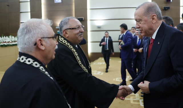 AYM'nin yeni üyesi Metin Kıratlı yemin etti