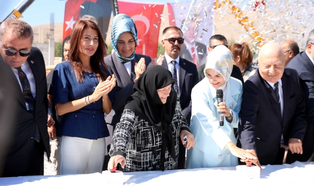 Bakan Göktaş çocuk evleri sitesi temel atma törenine katıldı
