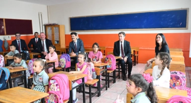 Başkan Fatih Karabatı öğrencilerin okul heyecanına ortak oldu