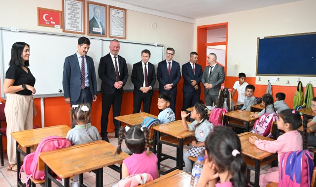 Başkan Karabatı öğrencilerin okul heyecanına ortak oldu