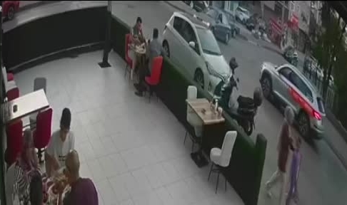 Başkentte motosiklet kazası kameraya yansıdı