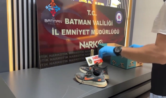 Batman'da ayakkabı içinde uyuşturucu sevkiyatı polise takıldı