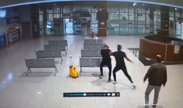 Belediye başkanı ve oğlundan terminalde meydan dayağı