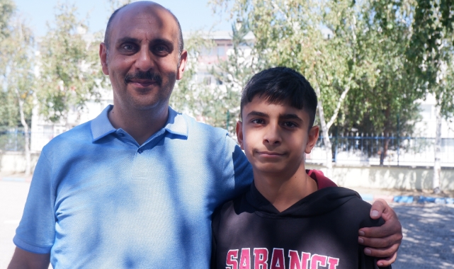 Boğulmak üzere olan öğrenciyi öğretmeni kurtardı