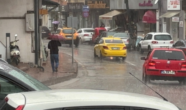 Bolu'da sağanak hayatı felç etti