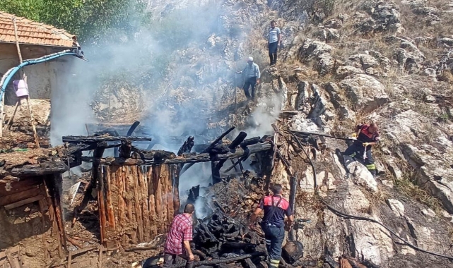 Burdur'da çıkan ev yangını korku dolu anlar yaşattı