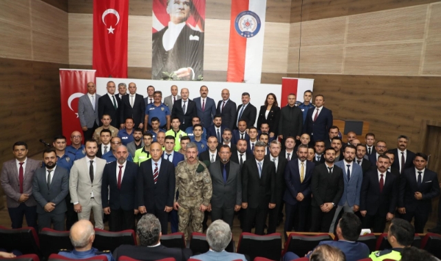 Bursa'da başarılı emniyet personelleri ödüllendirildi