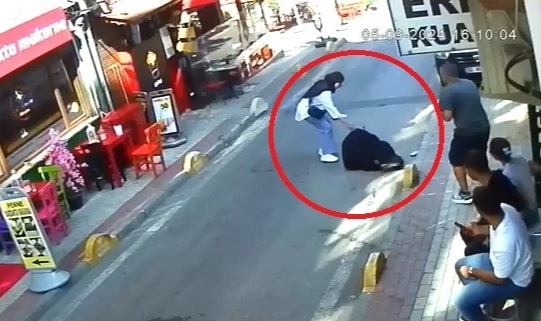 Bursa'da bu sokağa girenler kendini yerde buluyor