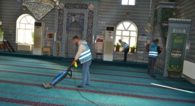 Bursa'da camileri denetimli serbestlik hükümlüleri temizledi