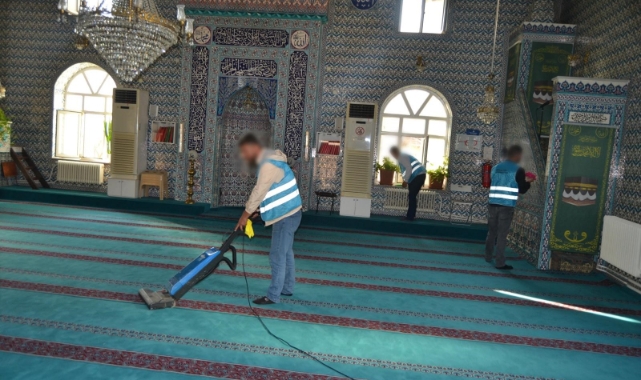 Bursa'da camileri denetimli serbestlik hükümlüleri temizledi