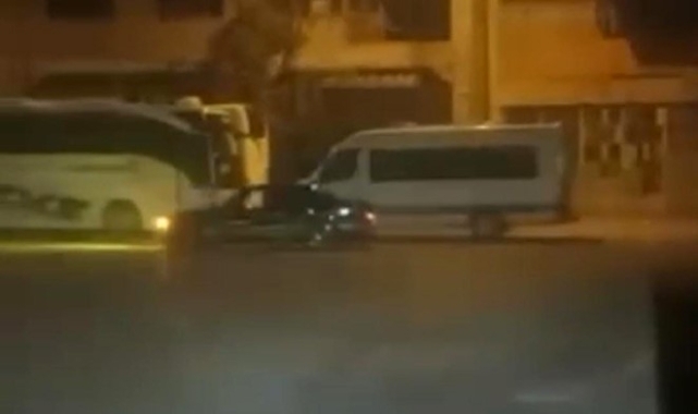 Bursa'da drift atarken park halindeki otobüse çarptı!