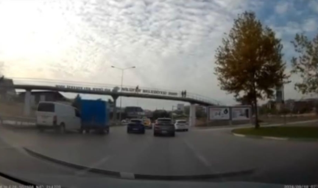 Bursa'da en sağ şeritten en sola geçti, kaza 'geliyorum' dedi