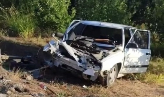 Bursa'da hakimiyetini kaybedip direğe çarptı!