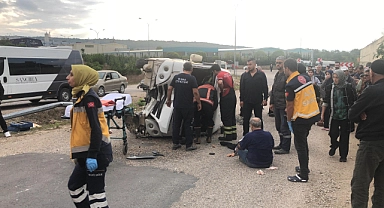 Bursa'da işçi servisi devrildi! 13 yaralı