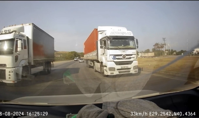 Bursa'da kırmızı ışıkta geçen TIR, faciaya davetiye çıkardı