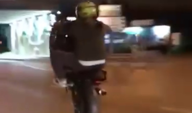 Bursa'da motosiklet sürücülerinin tehlikeli yolculukları kamerada!