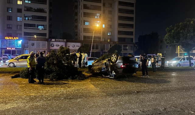 Bursa'da otomobil önce ağaçları yıktı, sonra karşı seride uçtu