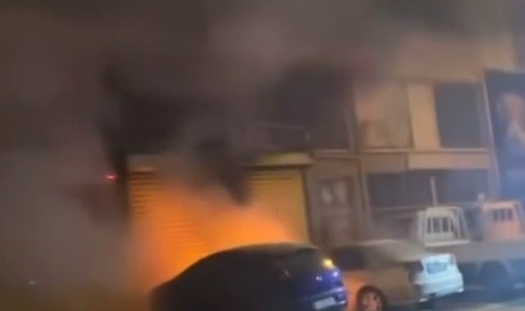 Bursa'da park halindeki otomobil alev alev yandı